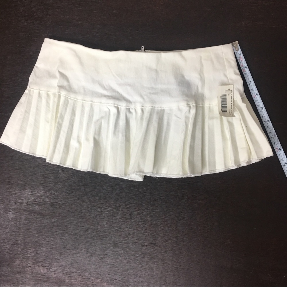 NWT Fe Fashion pleated off-white mini GoGo skirt